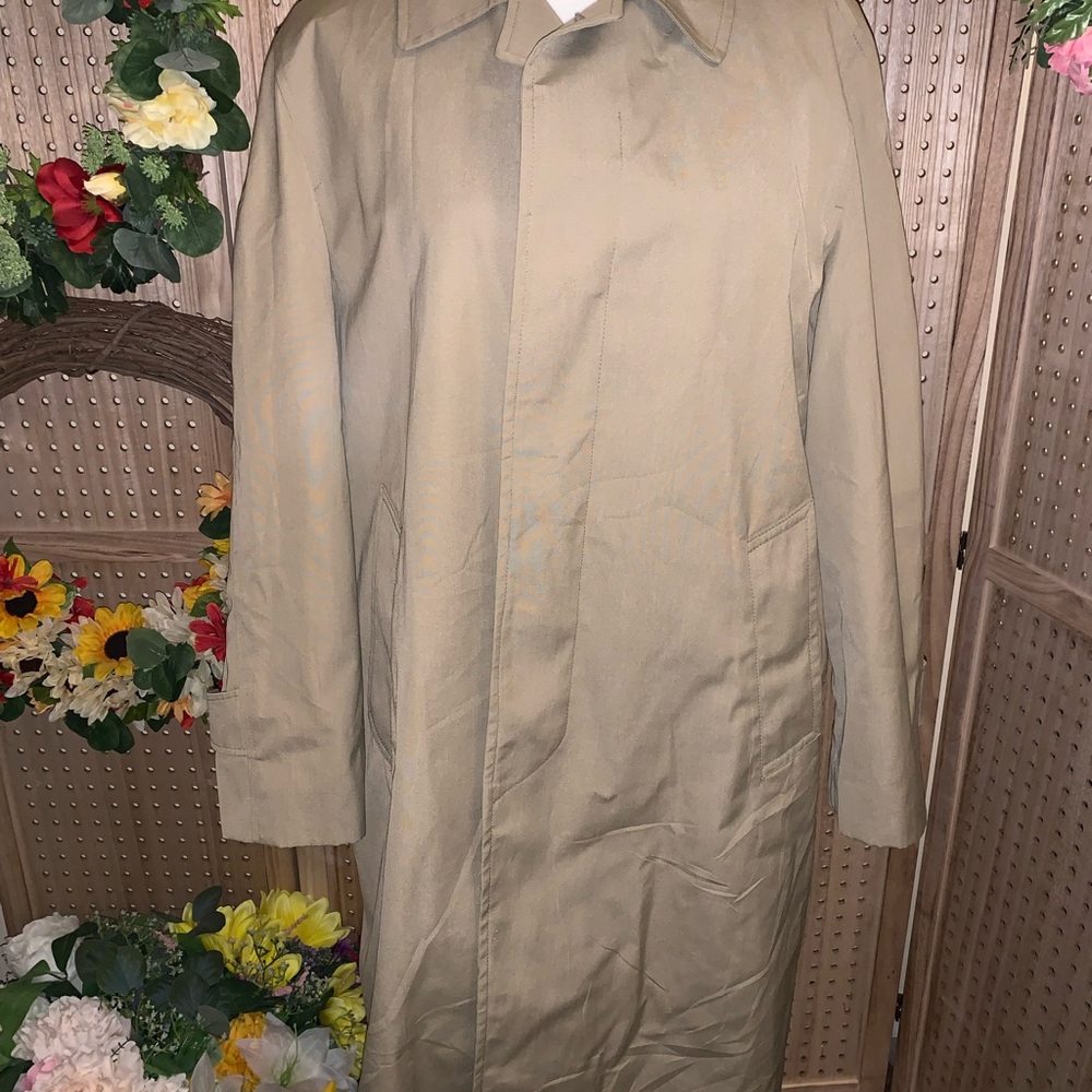 Cream Trench Coat for Stylish Layering